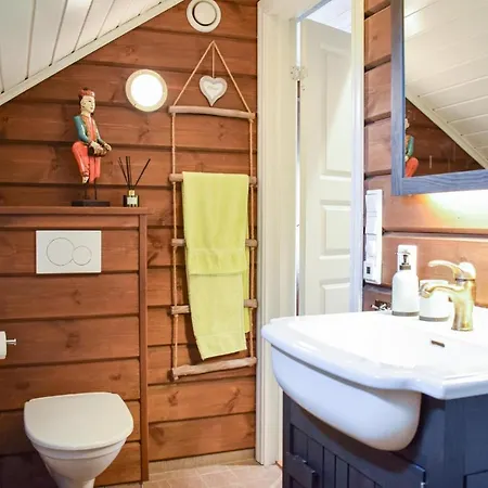 Holiday home Lovely In With Wifi Vossestrand